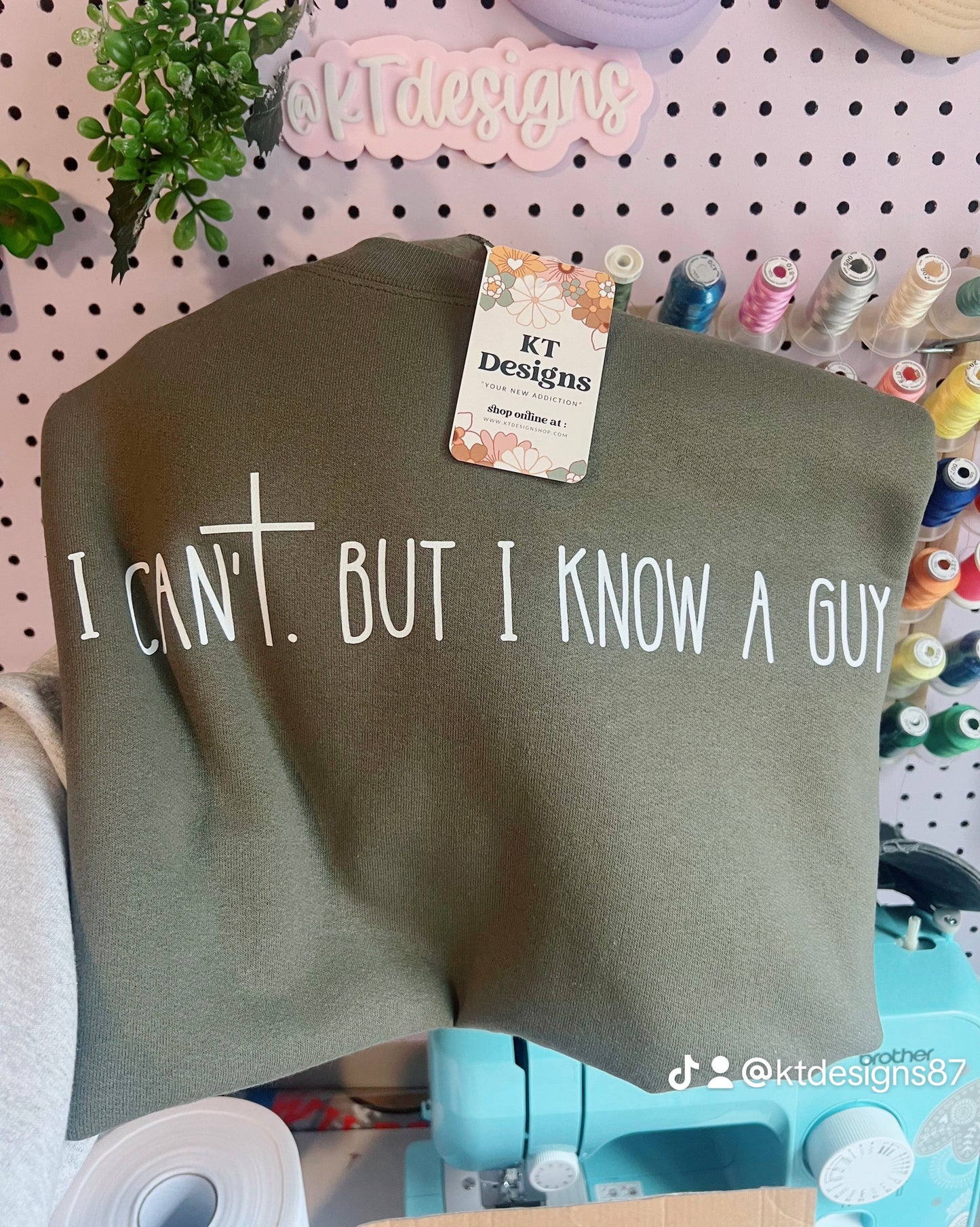 I Know a Guy(sweatshirt)